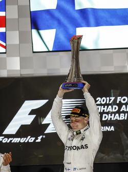 Podio: il vincitore della gara Valtteri Bottas, Mercedes AMG F1