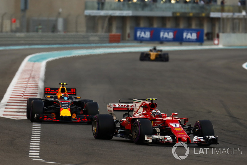 Kimi Raikkonen, Ferrari SF70H leads Max Verstappen, Red Bull Racing RB13 and Nico Hulkenberg, Renaul