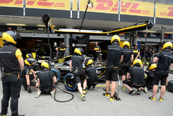 Renault Sport F1 Team s'entraîne aux arrêts au stand