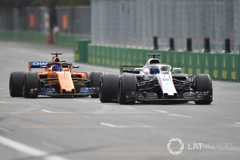 Lance Stroll, Williams FW41 leads Fernando Alonso, McLaren MCL33