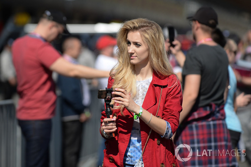 Aficionados en el pit lane