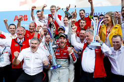 Lucas di Grassi, Audi Sport ABT Schaeffler, 2° classificato, Daniel Abt, Audi Sport ABT Schaeffler, vincitore dell'ePrix di Berlino