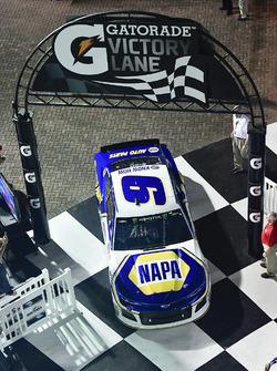 Il vincitore della gara Chase Elliott, Hendrick Motorsports Chevrolet Camaro