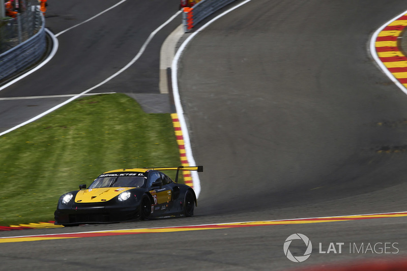 #56 Team Project 1 Porsche 911 RSR: Jörg Bergmeister, Patrick Lindsey, Egidio Perfetti