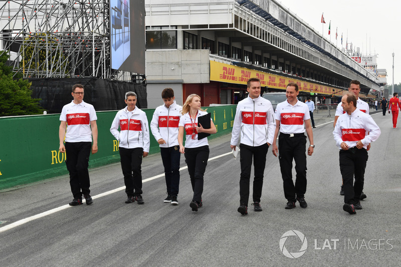 Charles Leclerc, Sauber walks the track