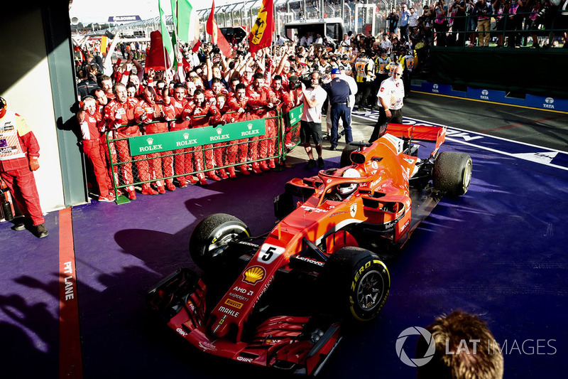 Il vincitore della gara Sebastian Vettel, Ferrari SF71H arriva nel parco chiuso