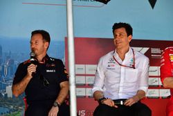 Christian Horner, Team Principal Red Bull Racing e Toto Wolff, Direttore del Motorsport Mercedes AMG F1