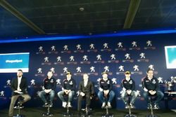 Il team Peugeot Sport Italia sul palco