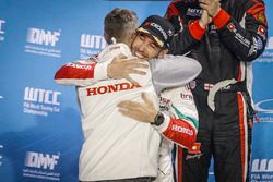 Podium: Esteban Guerrieri, Honda Racing Team JAS, Honda Civic WTCC met Tiago Monteiro, Honda Racing 