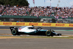 Lewis Hamilton, Mercedes-AMG F1 W09 recovers from his spin at the start of the race