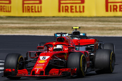 Sebastian Vettel, Ferrari SF71H, Valtteri Bottas, Mercedes AMG F1 W09