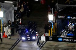 #10 Wayne Taylor Racing Cadillac DPi: Jordan Taylor, Renger Van Der Zande, Ryan Hunter-Reay goes back to the garage