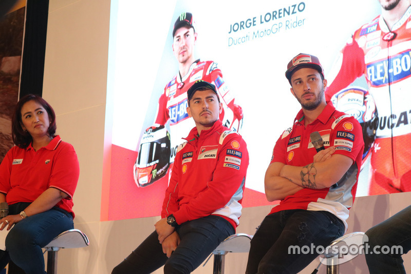 Direktur Pelumas Shell Indonesia, Dian Andyasuri; Jorge Lorenzo dan Andrea Dovizioso, Ducati Team
