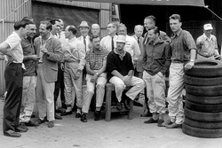 Jim Clark, John Cooper, Innes Ireland, Jack Brabham, Stirling Moss, Graham Hill, Jo Bonnier, Bruce McLaren et Dan Gurney