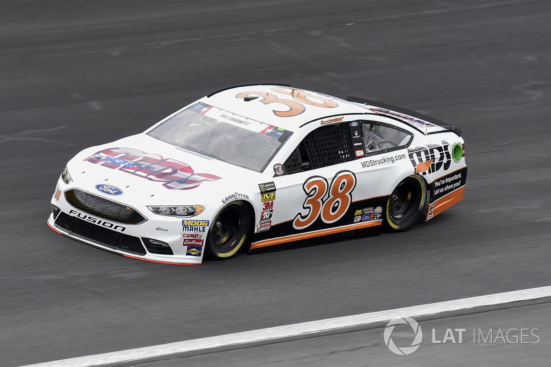 19. David Ragan, Front Row Motorsports, Ford Fusion MDS Transport