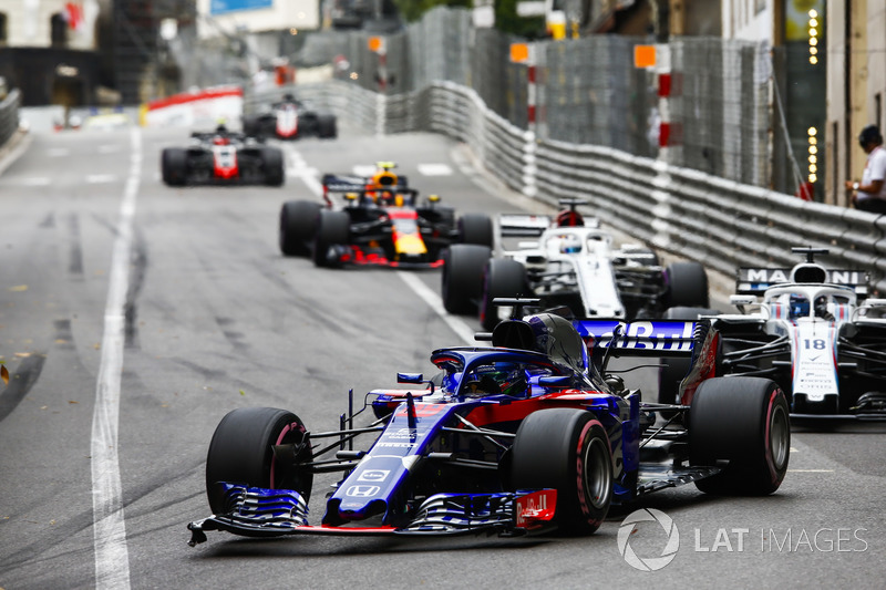 Brendon Hartley, Toro Rosso STR13, devant Lance Stroll, Williams FW41, Marcus Ericsson, Sauber C37, et Max Verstappen, Red Bull Racing RB14