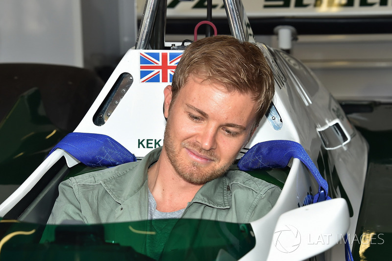 Nico Rosberg di dalam kokpit Williams FW08 milik ayahnya, Keke Rosberg