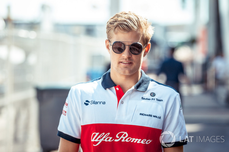 Marcus Ericsson, Sauber walks the track