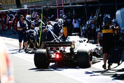 Lance Stroll, Williams FW41 Mercedes, dans les stands