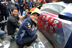 Daniel Ricciardo, Red Bull Racing with the street art styled Aston Martin DB11 and Street Artist Jul