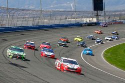 Brad Keselowski, Team Penske, Ford Fusion Wurth and Kyle Busch, Joe Gibbs Racing, Toyota Camry Inter