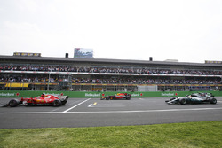 Sebastian Vettel, Ferrari SF70H, Max Verstappen, Red Bull Racing RB13, Lewis Hamilton, Mercedes AMG F1 W08, at the start