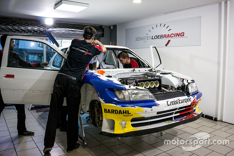 Sébastien Loeb Racing Peugeot 306 Maxi yeniden yapımı