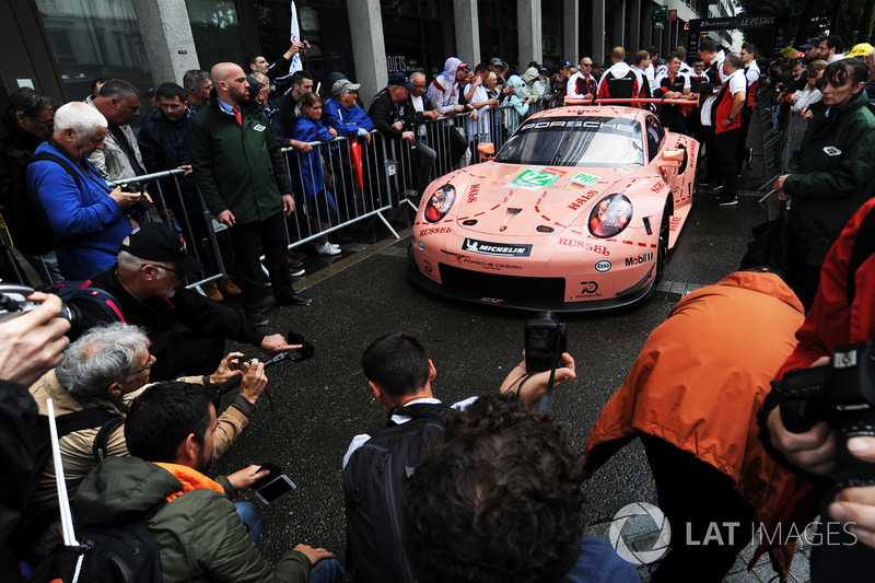 #92 Porsche GT Team Porsche 911 RSR