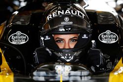 Aseel Al-Hamad, si prepara a guidare una Lotus E20 Renault F1 del 2012 nella Renault Passion Parade