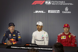 Max Verstappen, Red Bull Racing, Lewis Hamilton, Mercedes-AMG F1 et Kimi Raikkonen, Ferrari, en conférence de presse