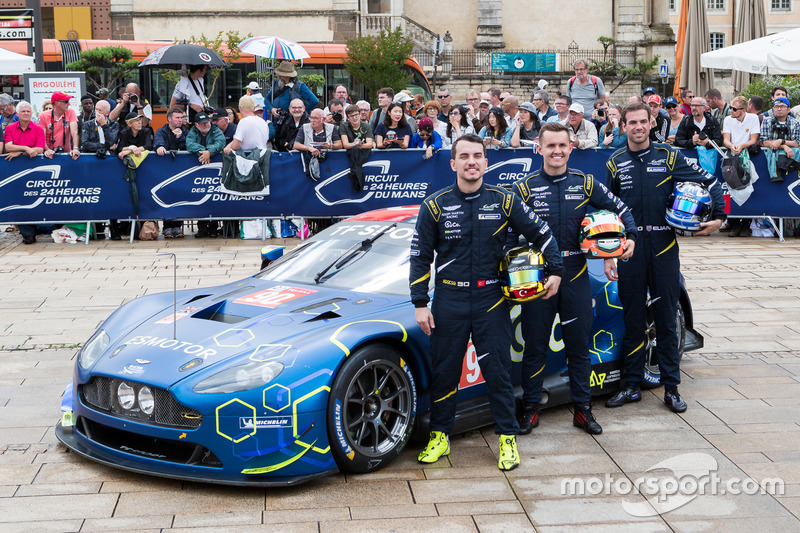 #90 TF Sport Aston Martin Vantage: Salih Yoluc, Euan Alers-Hankey, Charles Eastwood