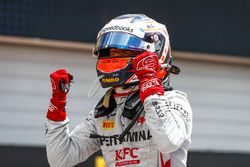 Le vainqueur Nyck De Vries, PREMA Racing