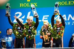 Podium LMP2 : les vainqueurs Roman Rusinov, Andrea Pizzitola, Jean-Eric Vergne, G-Drive Racing