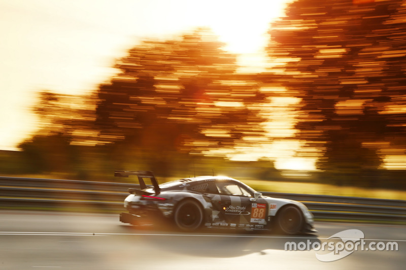 #88 Dempsey Proton Competition Porsche 911 RSR: Matteo Cairoli, Khaled Al Qubaisi, Giorgio Roda