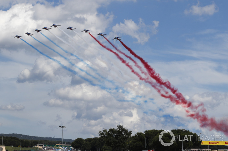 Patrouille de France flypast