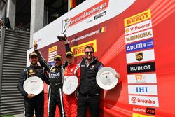 Podio Trofeo Pirelli: (da sinistra) Bjorn Grossmann, Octane 126, Florian Merckx, Baron Motorsport, Nicklas Nielsen, Formula Racing, e Philipp Baron