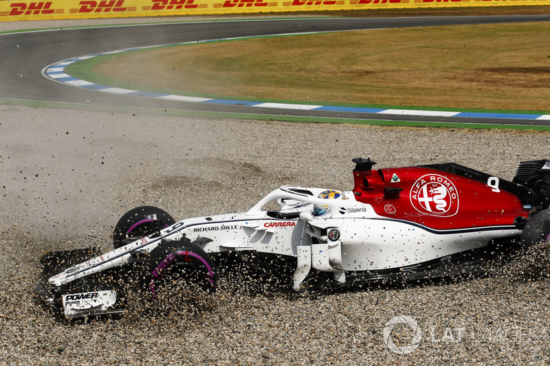 Marcus Ericsson, Sauber C37, melebar ke jebakan kerikil