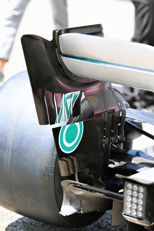 Mercedes-AMG F1 W09 achtervleugel