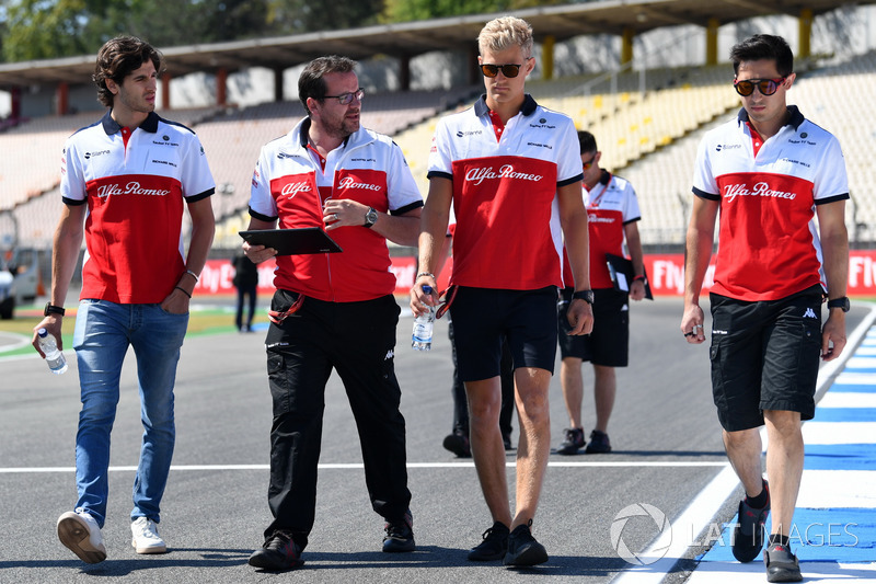 Marcus Ericsson, Sauber walks the track