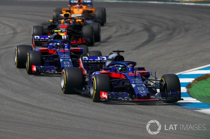 Brendon Hartley, Toro Rosso STR13, delante e Pierre Gasly, Toro Rosso STR13, Daniel Ricciardo, Red Bull Racing RB14, y Stoffel Vandoorne, McLaren MCL33