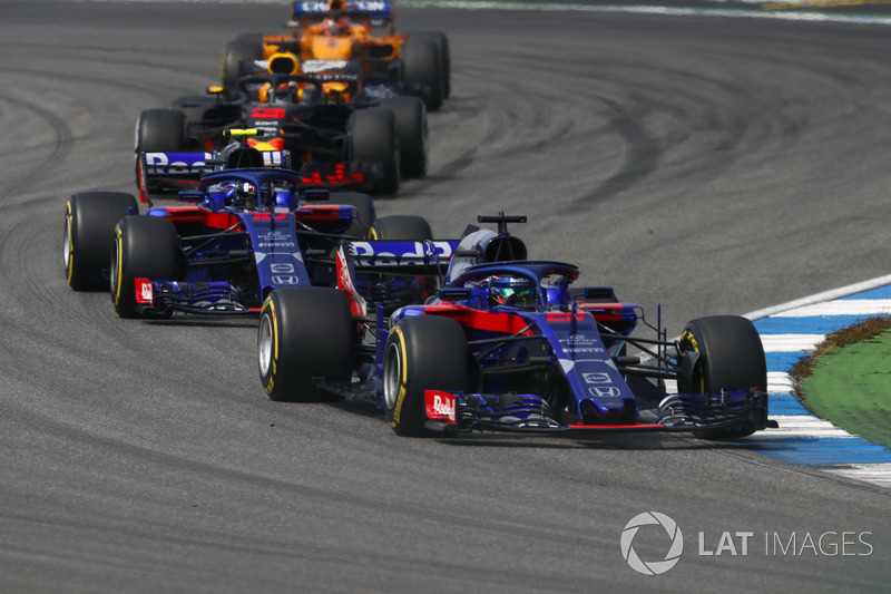 Brendon Hartley, Toro Rosso STR13, delante e Pierre Gasly, Toro Rosso STR13, Daniel Ricciardo, Red Bull Racing RB14, y Stoffel Vandoorne, McLaren MCL33