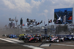 Start: Robert Wickens, Schmidt Peterson Motorsports Honda, Will Power, Team Penske Chevrolet