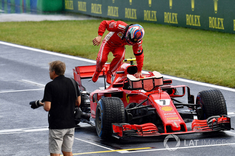 Kimi Raikkonen, Ferrari SF71H in parc ferme