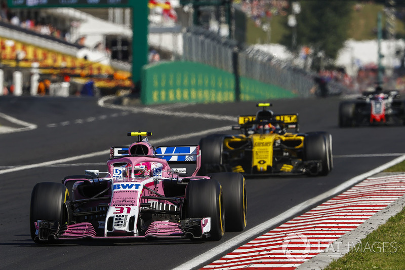 Esteban Ocon, Force India VJM11, Carlos Sainz Jr., Renault Sport F1 Team R.S. 18, Romain Grosjean, Haas F1 Team VF-18