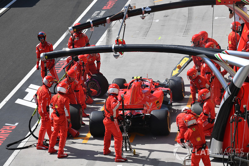 Kimi Raikkonen, Ferrari SF71H, pit stop