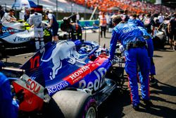 Pierre Gasly, Toro Rosso STR13 arrive sur la grille