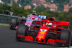 Esteban Ocon, Force India VJM11 et Sebastian Vettel, Ferrari SF71H