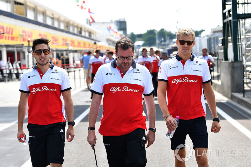 Marcus Ericsson, Sauber walks the track
