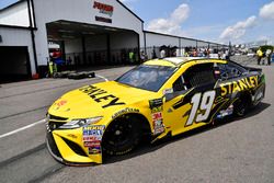 Daniel Suarez, Joe Gibbs Racing, Toyota Camry STANLEY