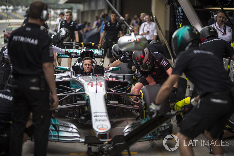 Mercedes AMG F1 Team pit stop antrenmanı